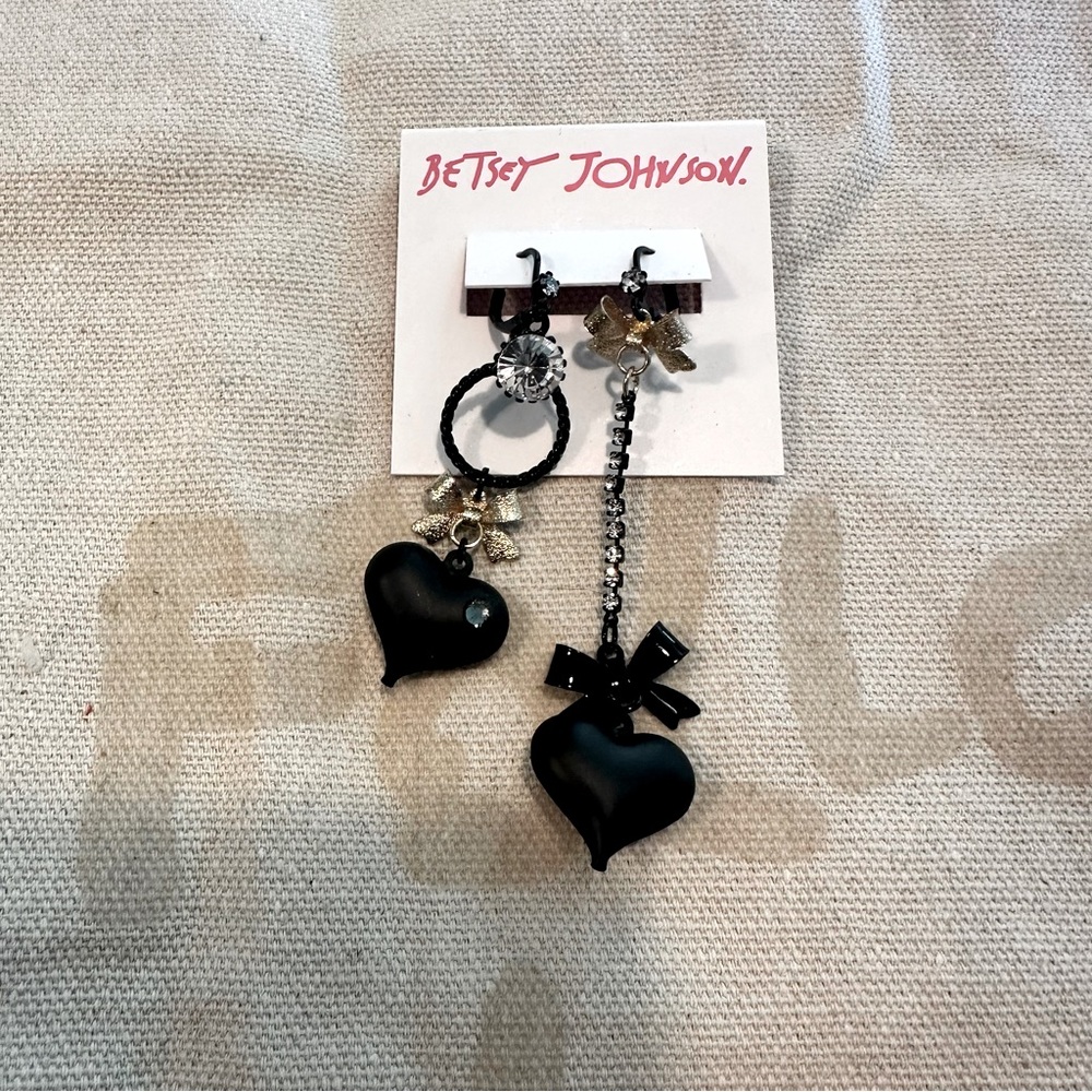 Betsey Johnson Black Heart Mismatched Earrings BNWT